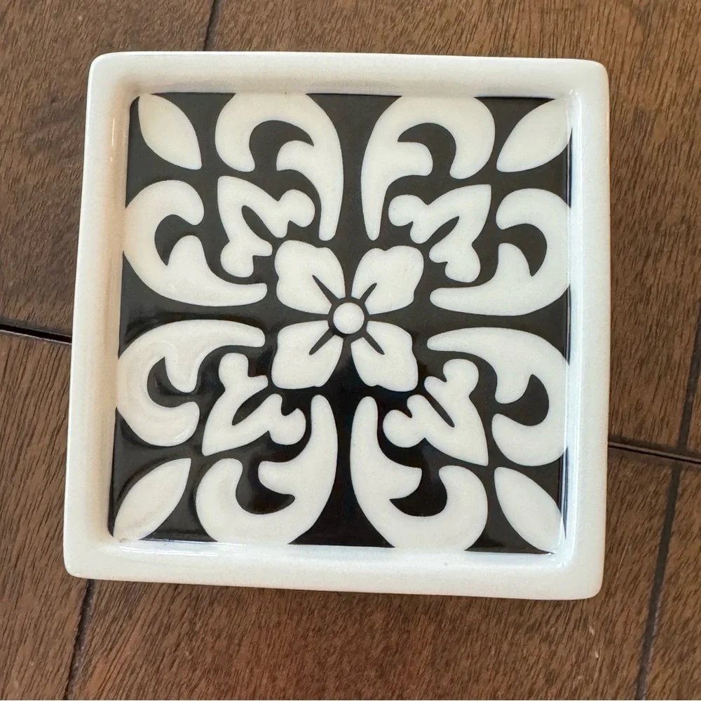 OPALHOUSE NWT Mallorca Ceramic Soap Dish Set of 2